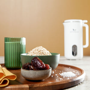 Oat Milk with oats, dates and the Botanello milk maker