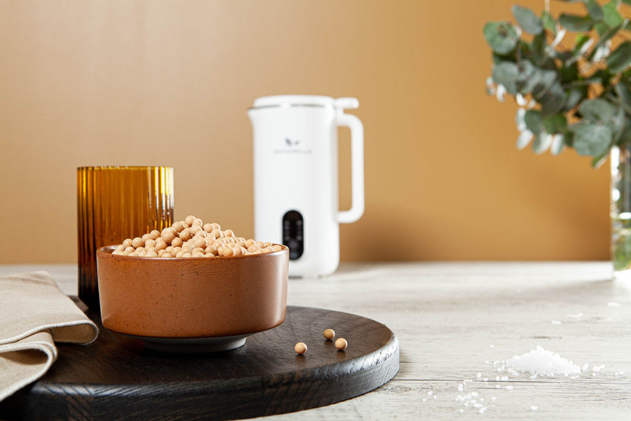 Oat Milk with oats, dates and the Botanello milk maker
